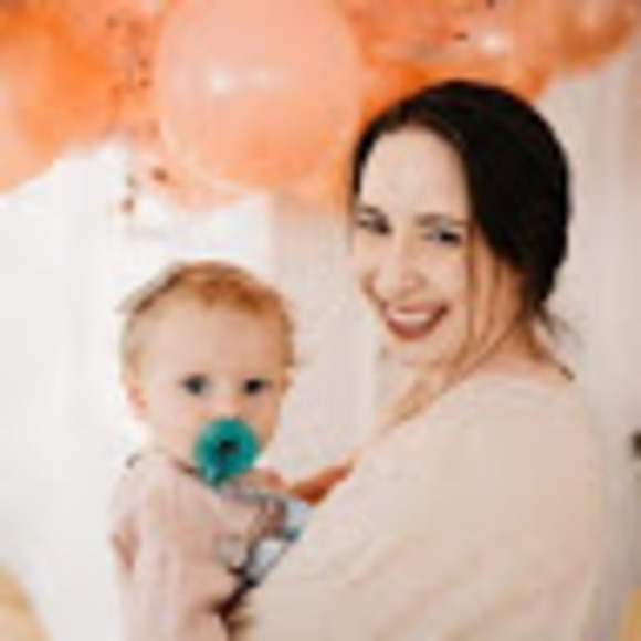 Meet your Posher, Erin - Picture 1 of 1